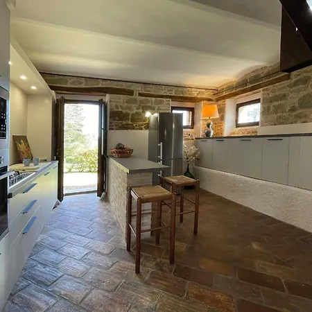 Spacious In With Swimming Pool Amandola